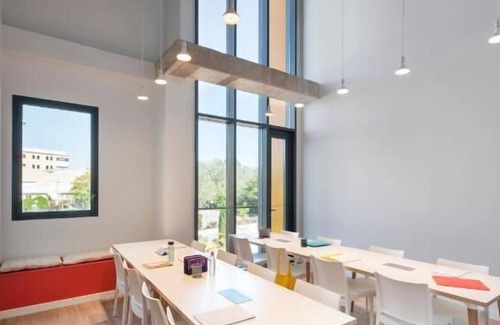 Milagrosa Appartement | Modern Studio with High-Speed Wi-Fi in Pamplona