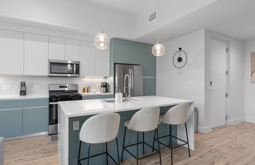 West Congress Appartement | Modern & Stylish 1BR Apartment near SoCo—Sleeps 3
