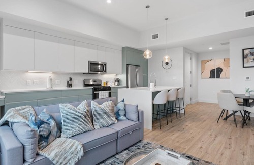 West Congress Appartement | Modern & Stylish 1BR Apartment near SoCo—Sleeps 3