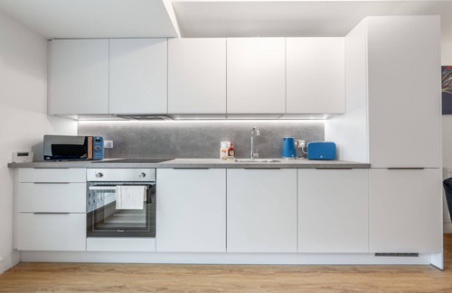 Potters Bar Appartement | Large-Appartement-Salle de bain privée séparée
