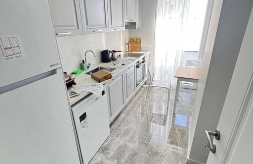 Kadikoy Maison | Modern & Stylish 2-Bedroom Apartment with Fast Wi-Fi in Central Istanbul