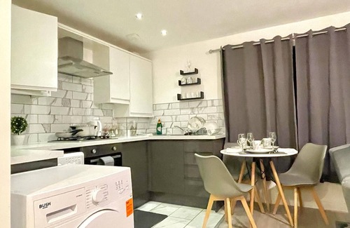 Carcroft Maison | Modern Stylish 3 Bedroom Detached House Doncaster
