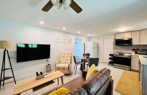 Glen Cove Maison | Modern Stylish 3b3b Home @Glen Cove