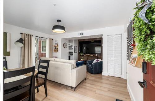 Gainesville Appartement | Modern & Stylish Condo Near UF, Shands & VA