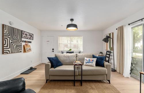 Gainesville Appartement | Modern & Stylish Condo Near UF, Shands & VA