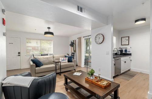 Gainesville Appartement | Modern & Stylish Condo Near UF, Shands & VA