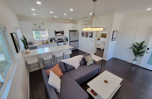 Serra Mesa Maison | Modern & Stylish Guest House in SD