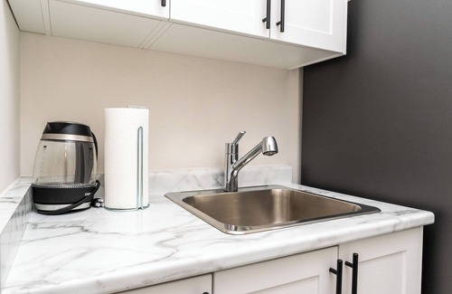 Oakville Appartement | Modern & Stylish Studio in Oakville!