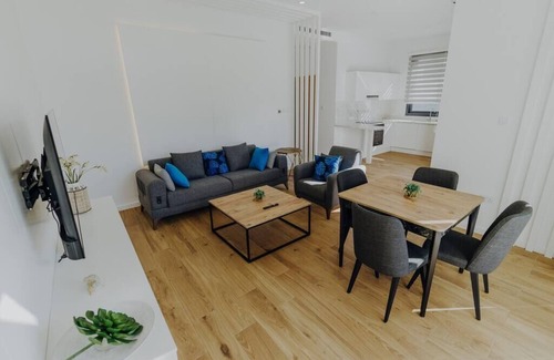 Tatlisu Appartement | Modern Suite Beachfront Getaway