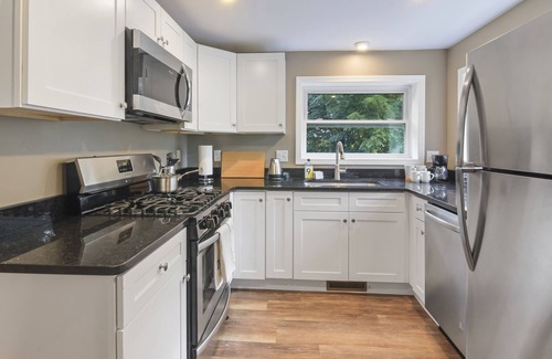 Port Crane Appartement | Modern Suite | Near BU, Hospitals & Downtown | NY