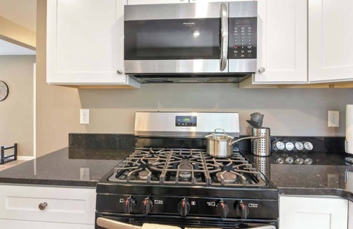 Port Crane Appartement | Modern Suite | Near BU, Hospitals & Downtown | NY