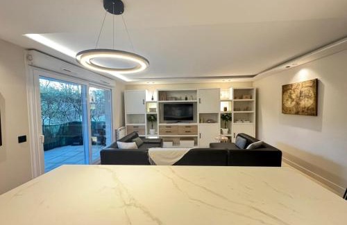 Les Serres - Vivier Appartement | Modern T3 renovated with new pool terrace and box