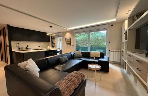 Les Serres - Vivier Appartement | Modern T3 renovated with new pool terrace and box