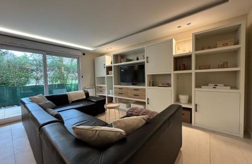 Les Serres - Vivier Appartement | Modern T3 renovated with new pool terrace and box