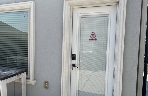 Edinburg Appartement | Modern themed guest suite-10 minutes from UTRGV!