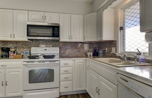 West Omaha Maison | Modern, Timbered, LUX 3Bedroom in perfect location