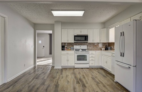 West Omaha Maison | Modern, Timbered, LUX 3Bedroom in perfect location
