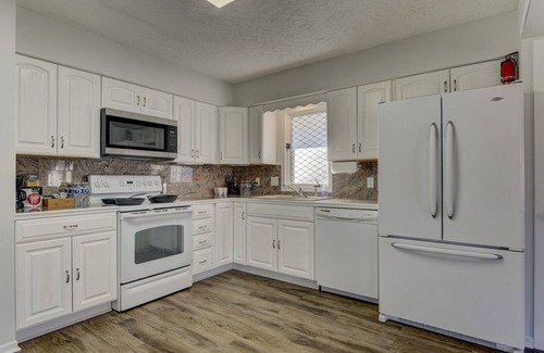 West Omaha Maison | Modern, Timbered, LUX 3Bedroom in perfect location