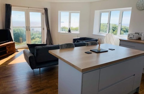 Weston-super-Mare Appartement | Modern top floor apartment with panoramic sea view