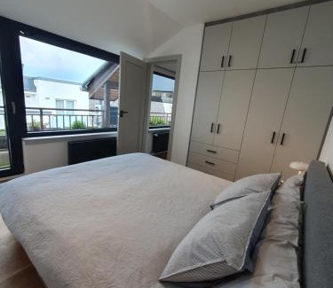 Csarnok negyed Appartement | Modern top floor loft with balcony