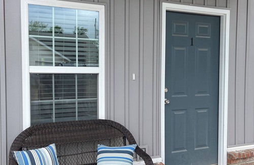 Prairie Grove Maison | Modern townhome 10.1 miles from Razorback Stadium