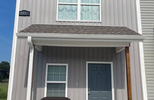 Prairie Grove Maison | Modern townhome 10.1 miles from Razorback Stadium
