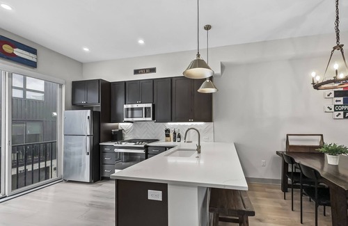 Silverthorne Maison | Modern Townhome, Rooftop Hot tub, Private Garage 58B