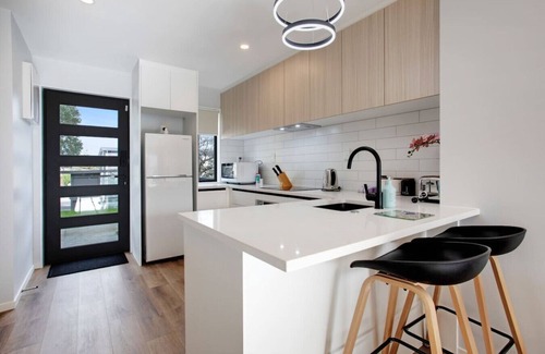 Auckland Maison | Modern Townhouse near Mount Mangere and Airport