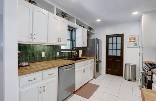 Riverside Maison | Modern Travis Heights Retreat - Minutes to South Congress & Downtown!