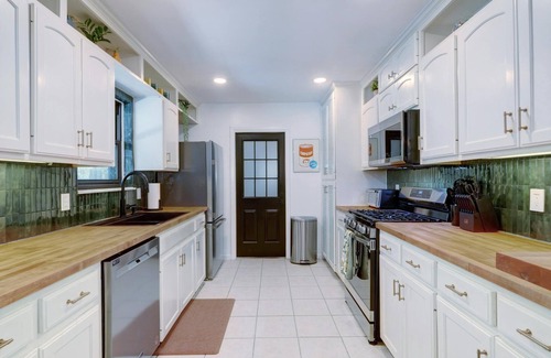 Riverside Maison | Modern Travis Heights Retreat - Minutes to South Congress & Downtown!