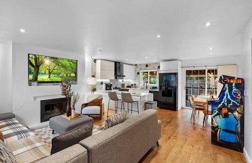 Concord Maison | 🌅 Modern, Trendy 4BD & 3BA house with great amenities 🌉🎆