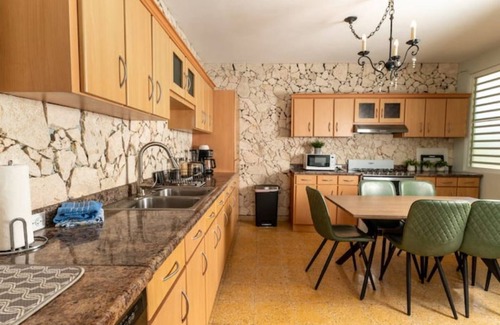 Borinquen Maison | Modern Tropical Home w/ Outdoor Shower/5 min Beach