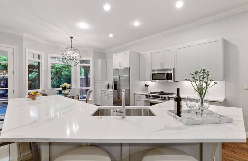 Greenland Hills Maison | Tudor moderne au coeur de Dallas avec Backyard Oasis