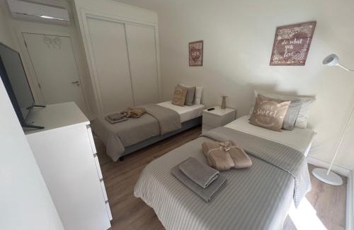 Palhais Maison | Modern Twin Room with a balcony