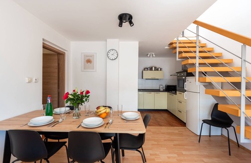 Smichov Appartement | Modern two-level apartment with balcony