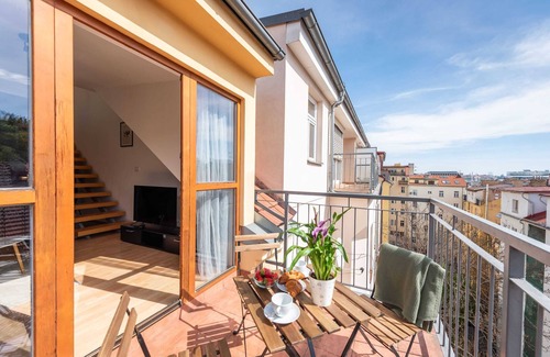 Smichov Appartement | Modern two-level apartment with balcony