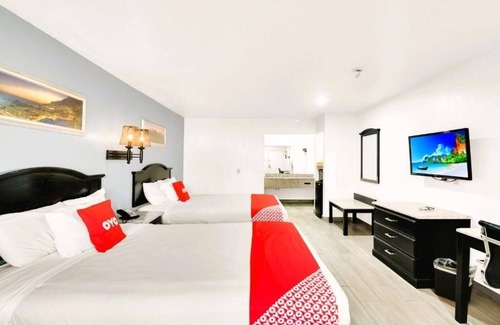 Oakville Hôtel | Modern Unit Near Agave Jalisco – Pet Friendly, On‑site Parking & Pool