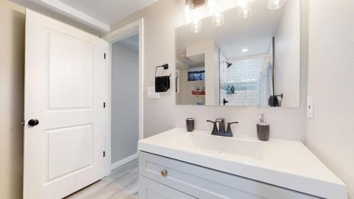 Southeast Maison | Modern & Updated Unit in Prime Location