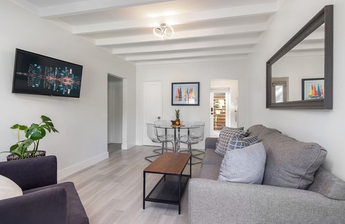 Colee Hammock Appartement | Modern & Updated Suite. Walk to Las Olas!
