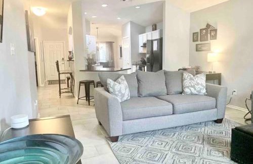 West San Antonio Maison | Modern Updates - Great Location - King Bed- BMT