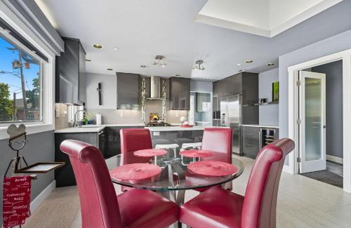 Hough Maison | Modern Upper Level Duplex Dt Vancouver