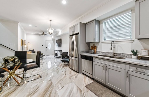Tulane - Gravier Maison | Modern Upscale 5BR/5BA (4 en suite) Home near Superdome and French Quarter