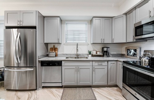 Tulane - Gravier Maison | Modern Upscale 5BR/5BA (4 en suite) Home near Superdome and French Quarter