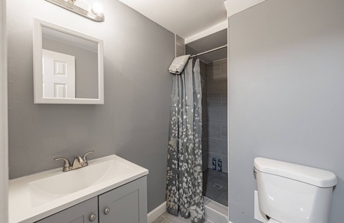 Anacostia Lit Et Petit-Déjeuner | Modern Urban - Stay in the beating heart of D.C. Embrace modern at our city spot