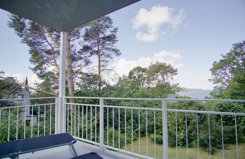 Lietzow Appartement | Modern vacation apartment with fireplace, balcony - Ferienresidenz Zwei Bodden FeWo111