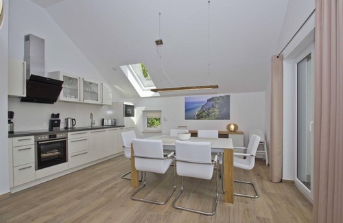 Breege Appartement | Modern vacation apartment with balcony and sea view - Holiday apartment Helligdom