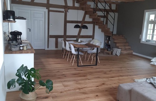 Hasselbach Appartement | Modern vacation apartment "Tanzsaal" Living in a listed half-timbered house