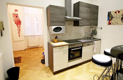Schottenfeld Appartement | Modern vacation apartment (70sqm) for 4 people with kitchen