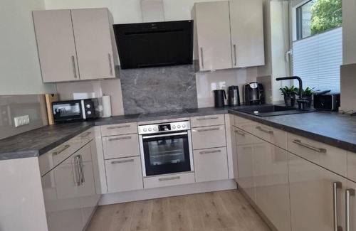 Wiefelstede Maison | Modern vacation home on Lake Bernstein! Close to the beach and family-friendly!