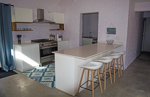 Pringle Bay Maison | Modern holiday home - 150m to the beach